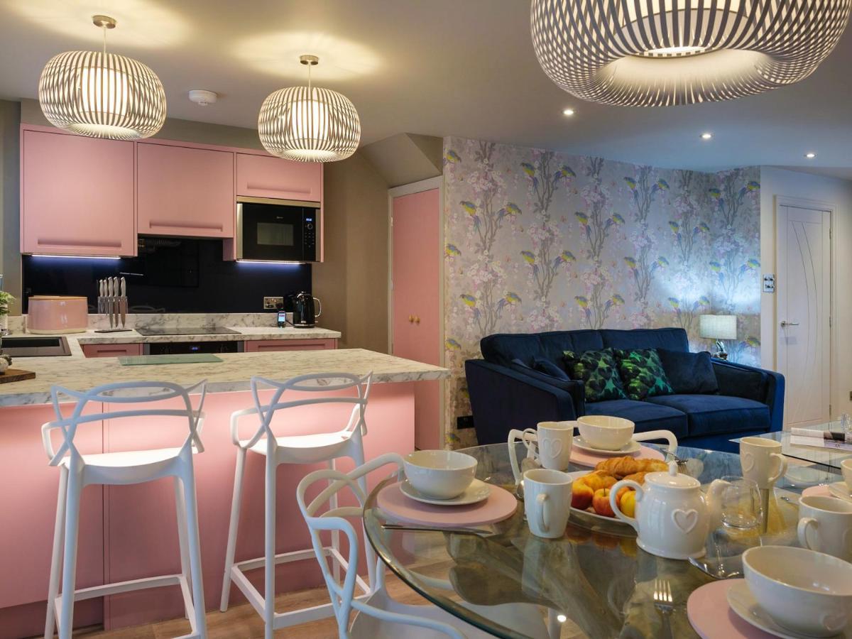 Holiday home The Neon Rose