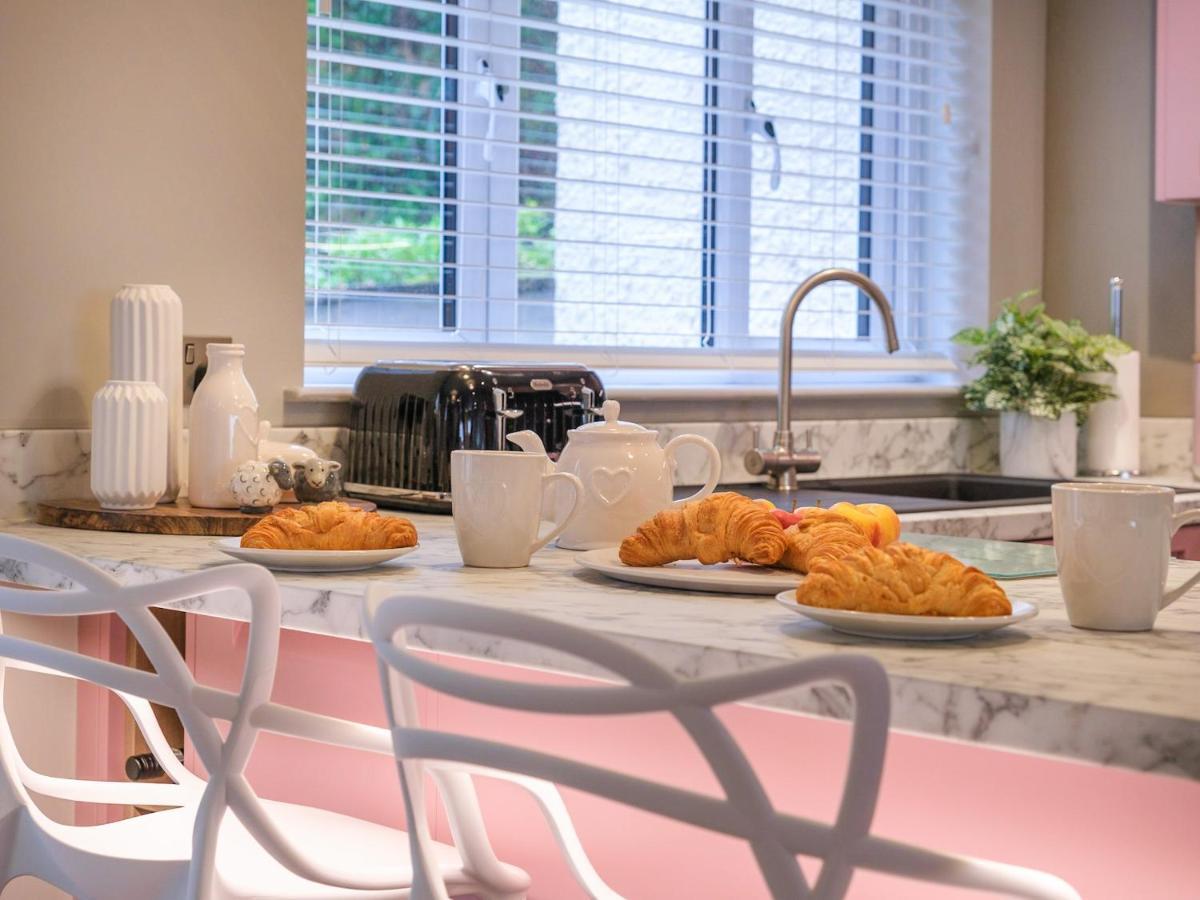 The Neon Rose Holiday home Bowness-on-Windermere